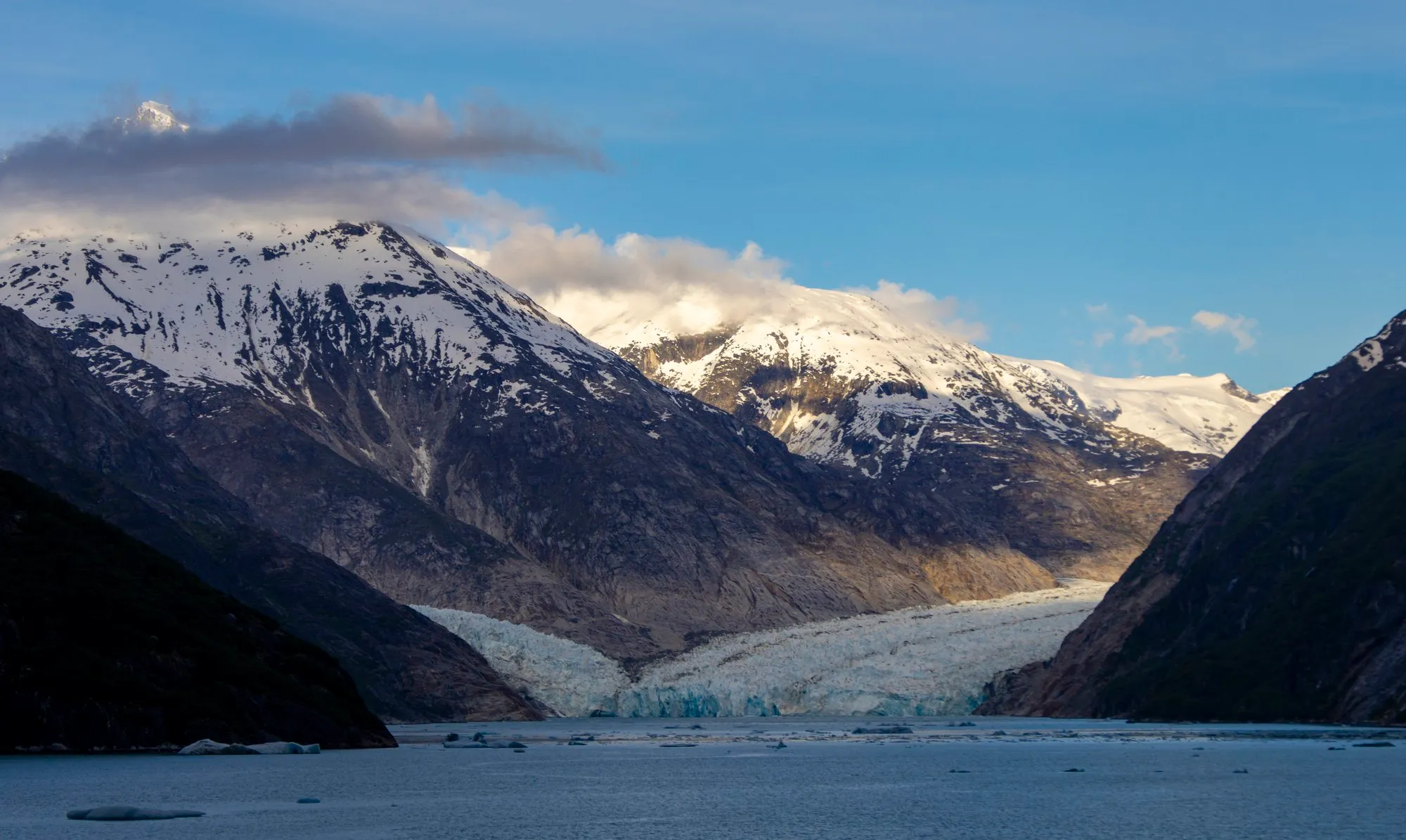 The face of Dawes Glacier at 60 mm, blue ice above the water