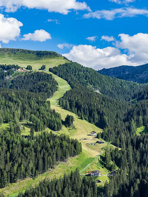 mountain-scenery-on-a-sunny